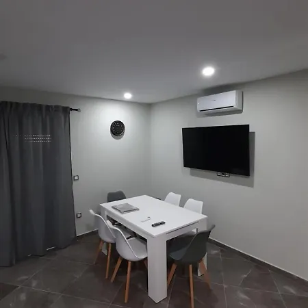 Solymar Apartment *