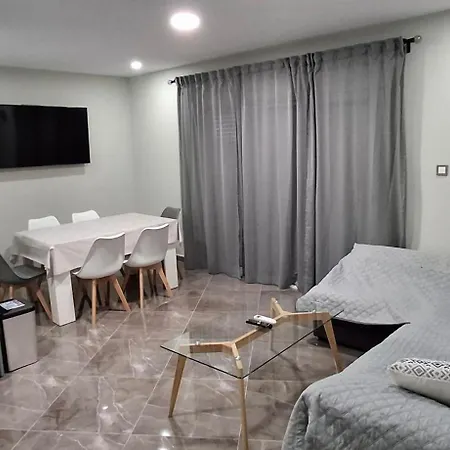 Solymar Apartment *